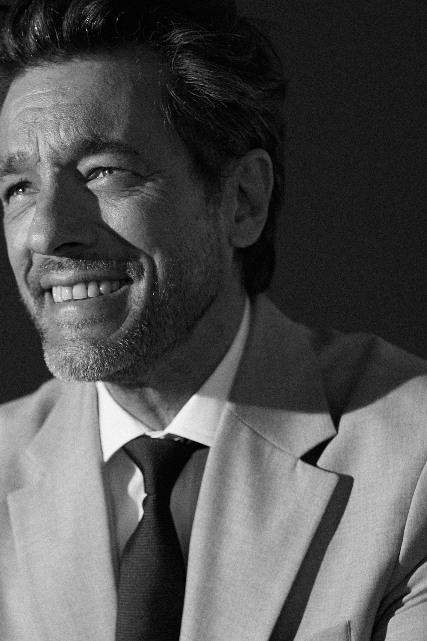 Quelle chemise porter avec un costume beige ?