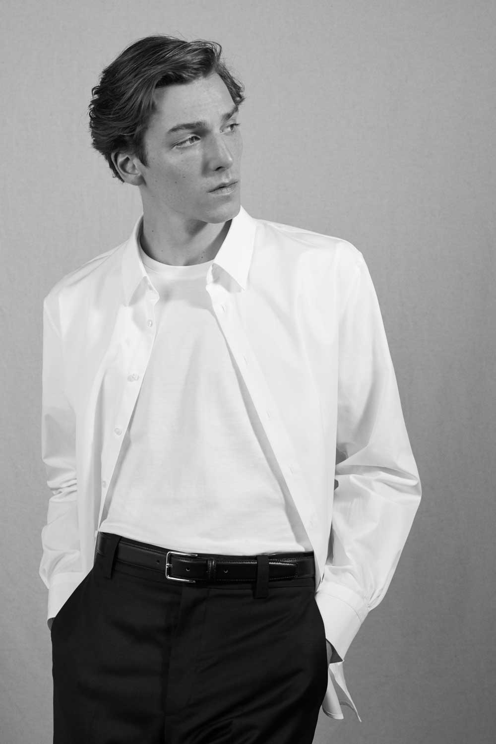 chemise blanche à col français déboutonnée