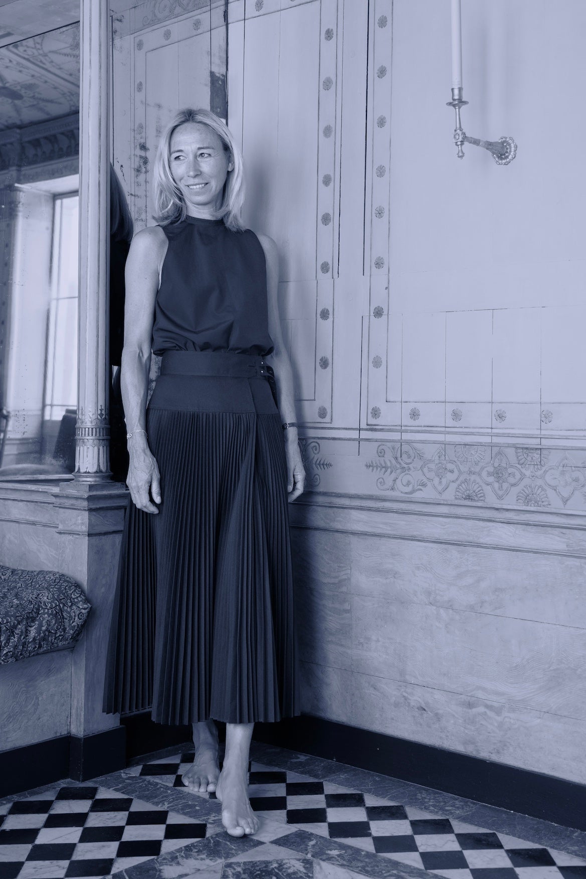 Chemisier bleu marine pour femme en popeline de coton japonaise avec col à volants sans manche | Bourrienne collab Ylève