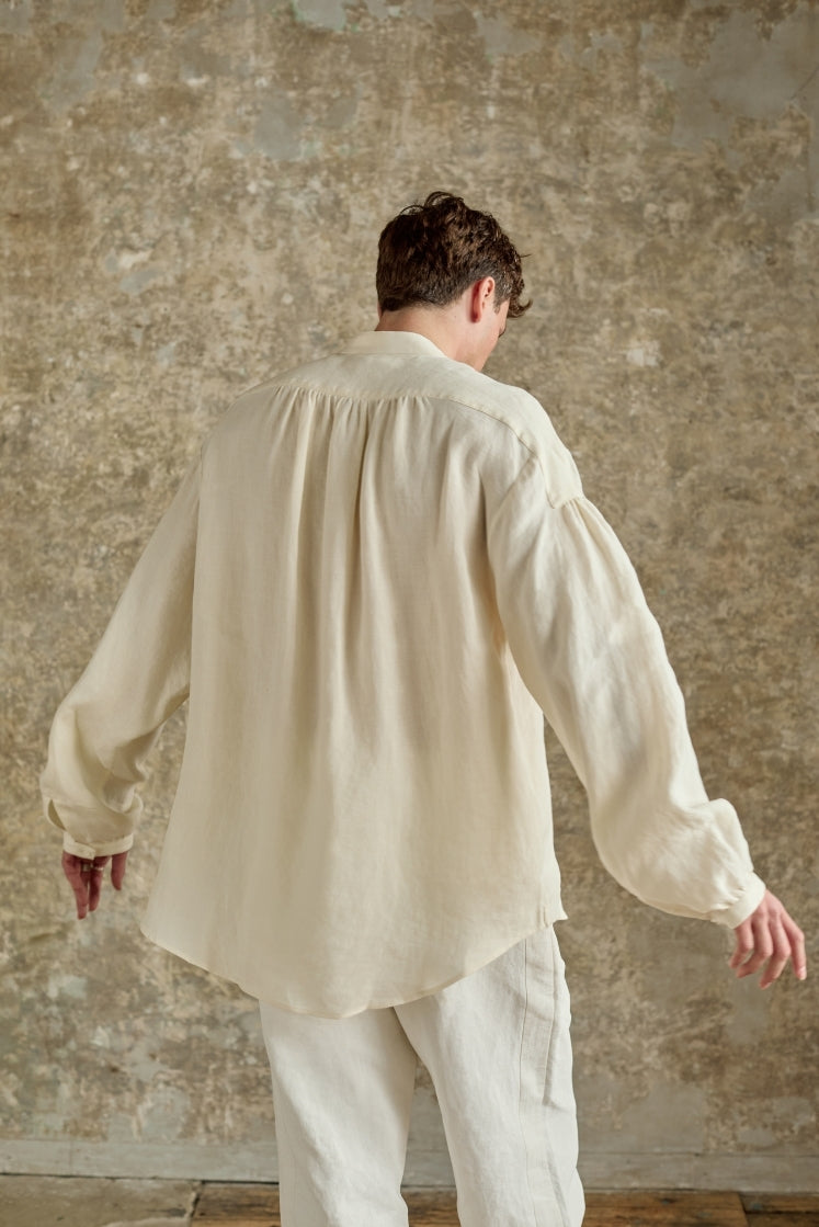 Chemise homme PEINTRE en lin et laine, coupe oversize, fronces au dos.