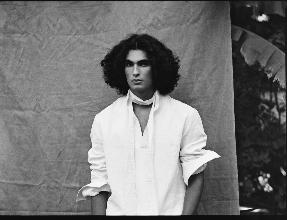 Chemise Homme Lin Haut de Gamme Bourrienne Paris X savoir-faire artisanal confectionné en Europe vue de face focus col