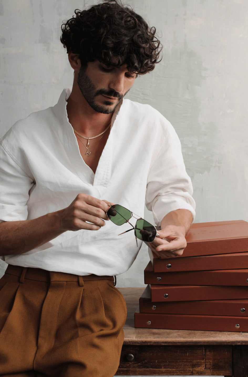 Chemise Homme Lin Haut de Gamme Bourrienne Paris X savoir-faire artisanal confectionné en Europe vue close-up face