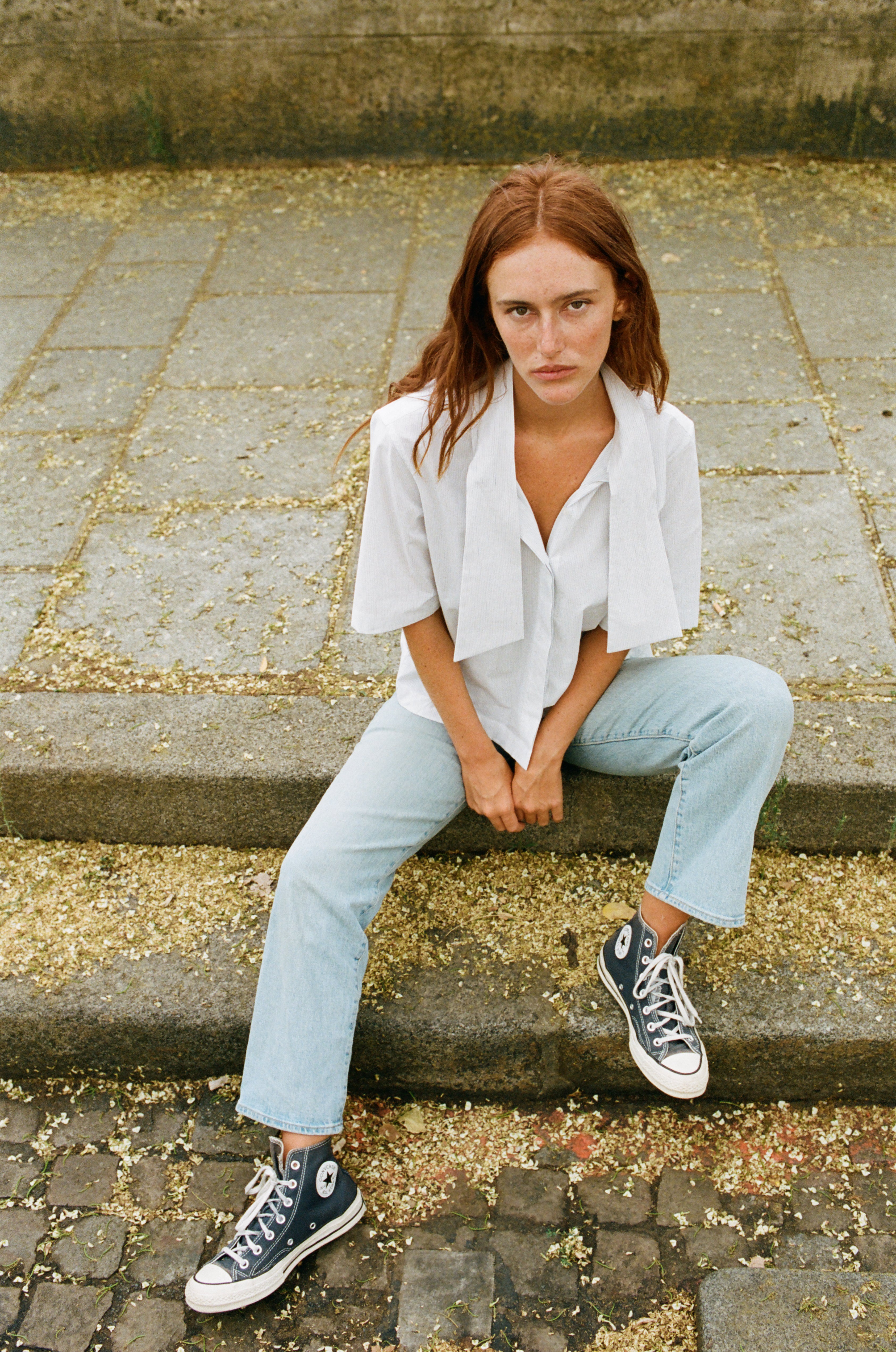 Mannequin portant une chemise de luxe blanche