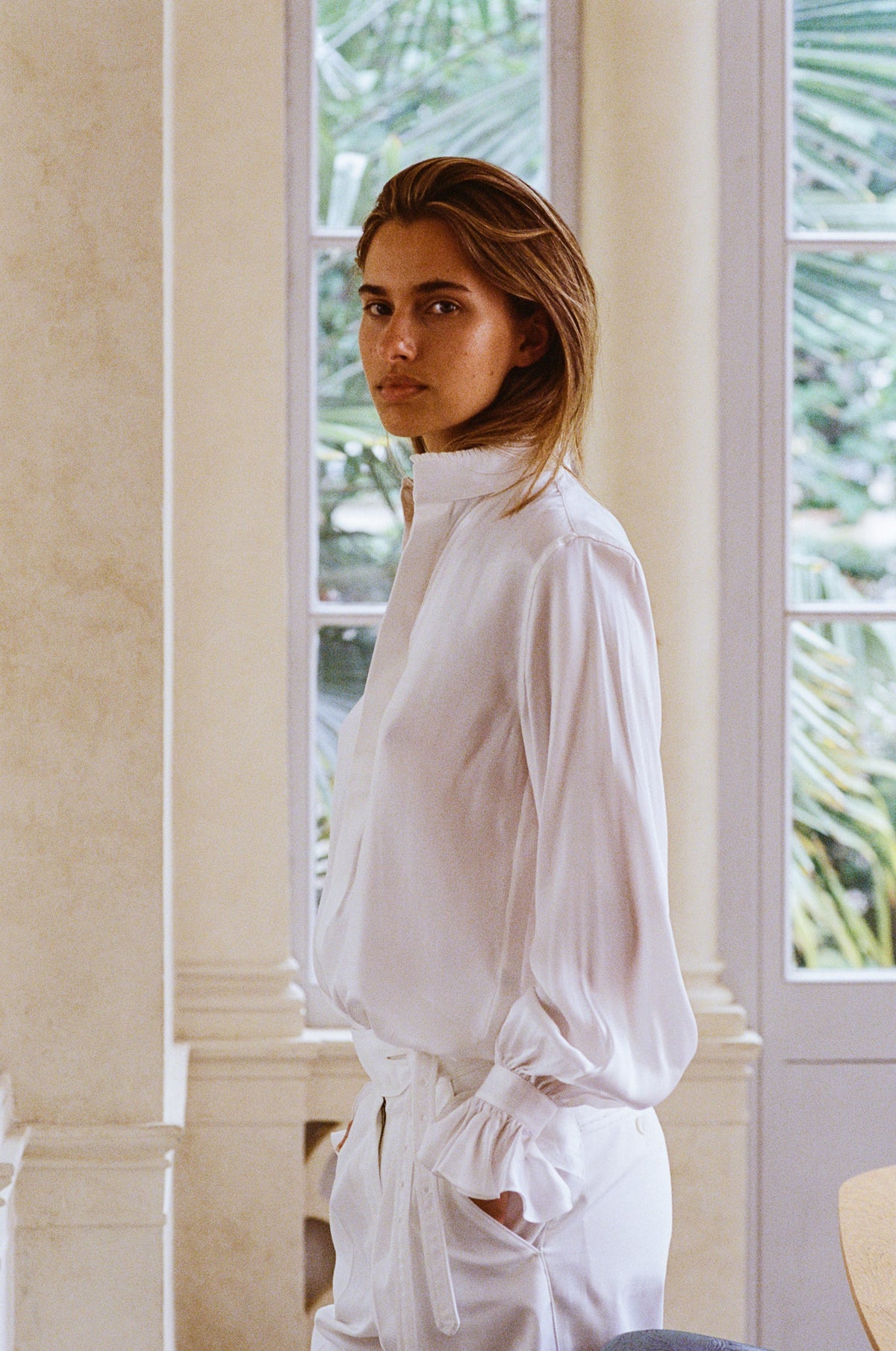 Comment porter une chemise en soie de façon décontractée