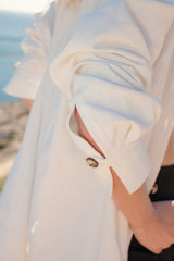 AMIRAL - Surchemise estivale en jean pour femme col haut et coupe Bourrienne | Détail du poignet
