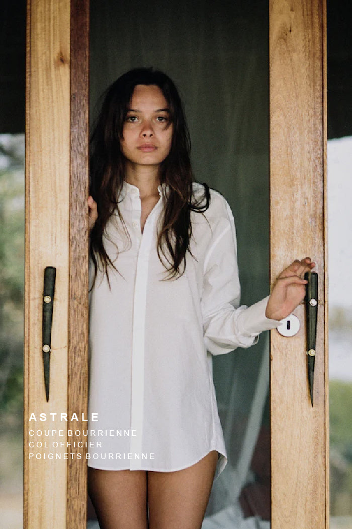 La chemise blanche ASTRALE reprend les codes de la marque de façon épurée et minimaliste, dans un subtil mélange de coton et de lin luxueux.