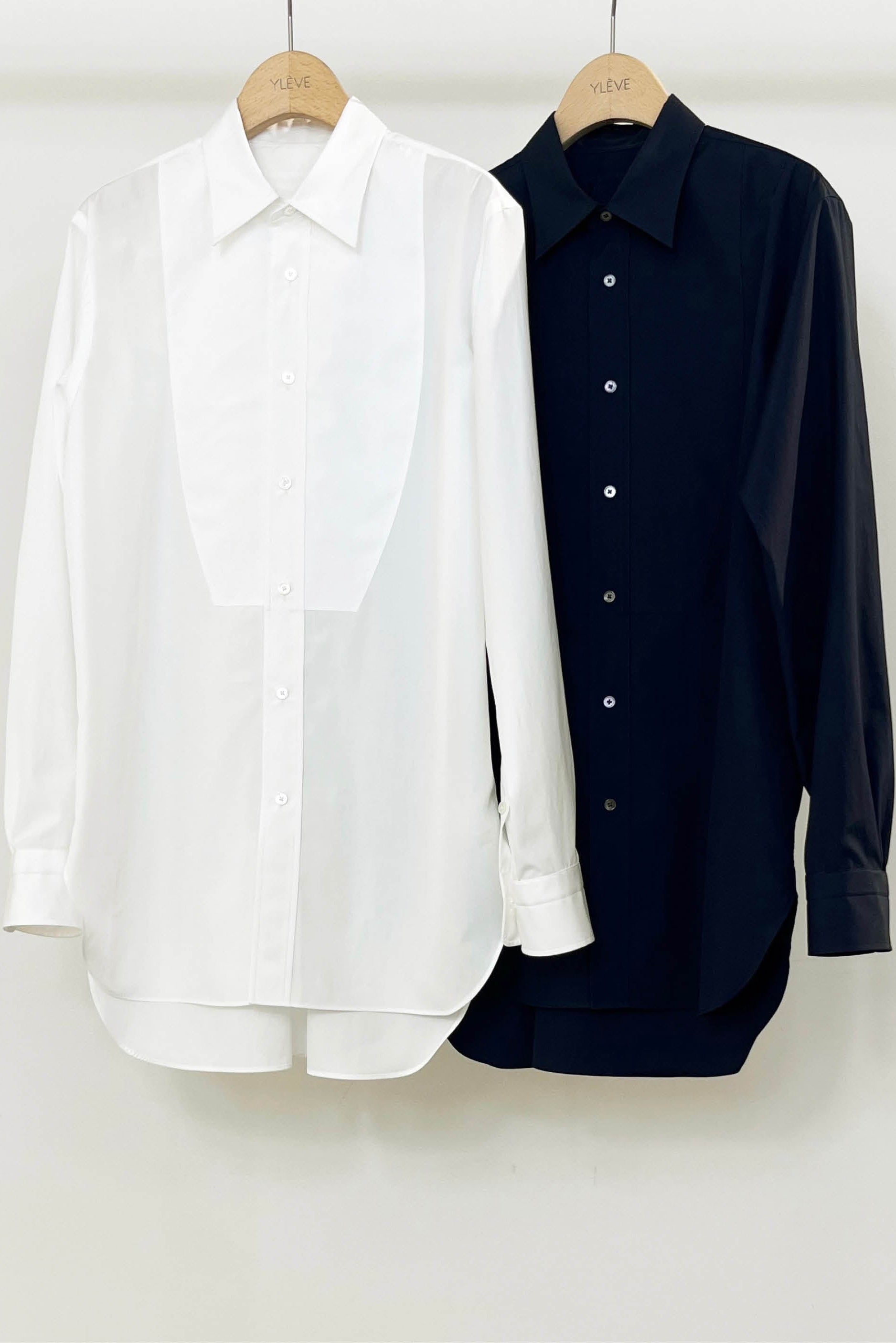 SHIN - Chemise blanche et bleu marine à col français en popeline de coton japonaise à plastron ogive pour femme | Bourrienne collab Ylève