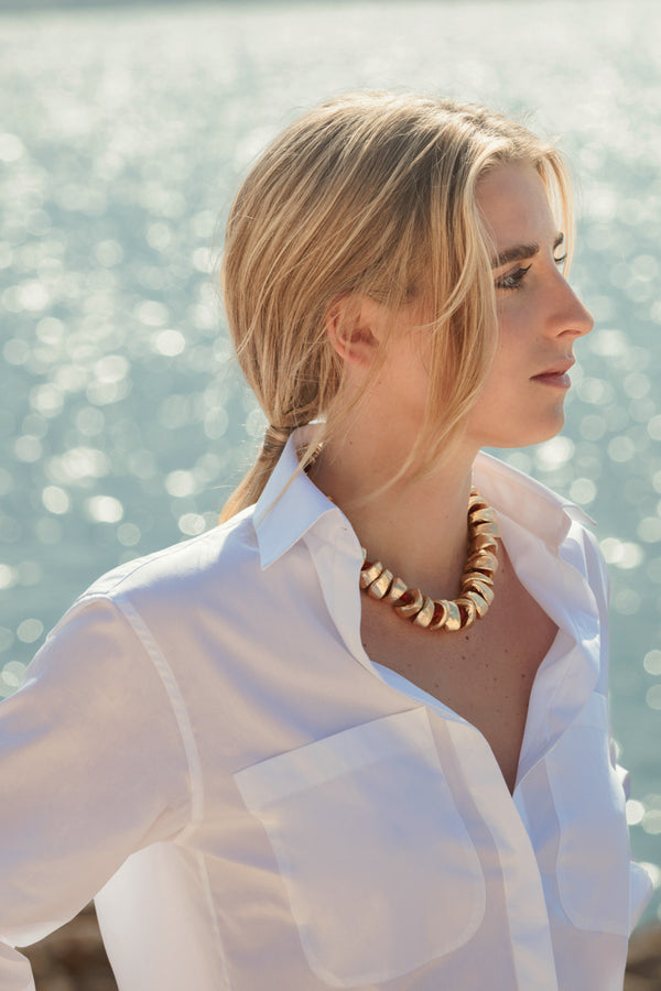 Chemise blanche Haut-de-gamme 100% coton avec poches - vue close-up col avec collier