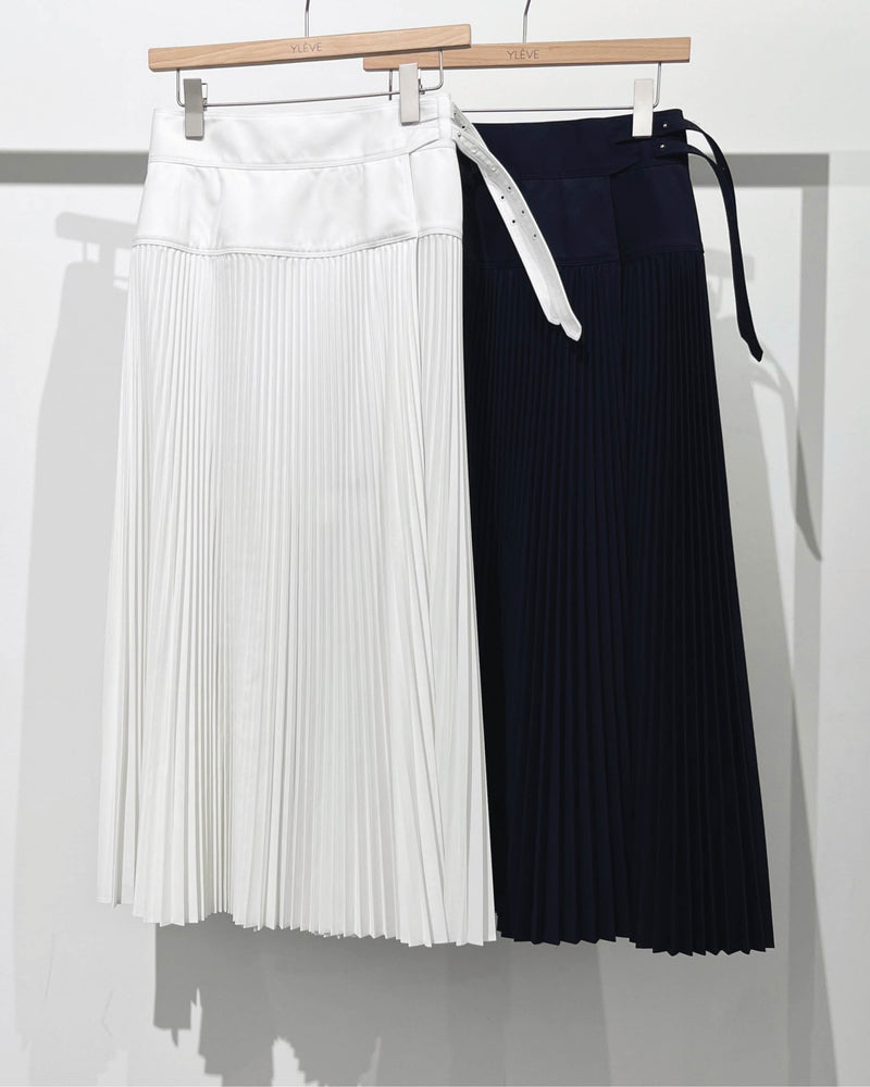 Jupe plissée portefeuille blanche et bleu marine en twill de coton japonais | Bourrienne collab Ylève