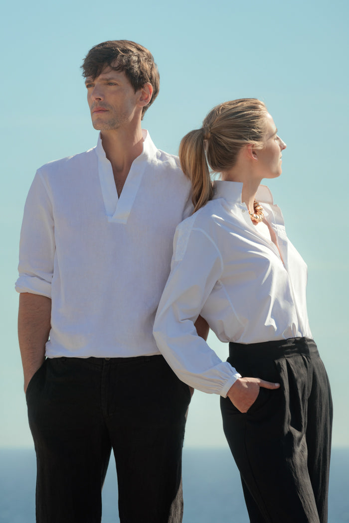 Chemise Homme Haut de gamme, 100% Lin de Belgique - coupe Bourrienne avec poignets classiques manches retroussées, vue de face duo avec la chemise poétesse