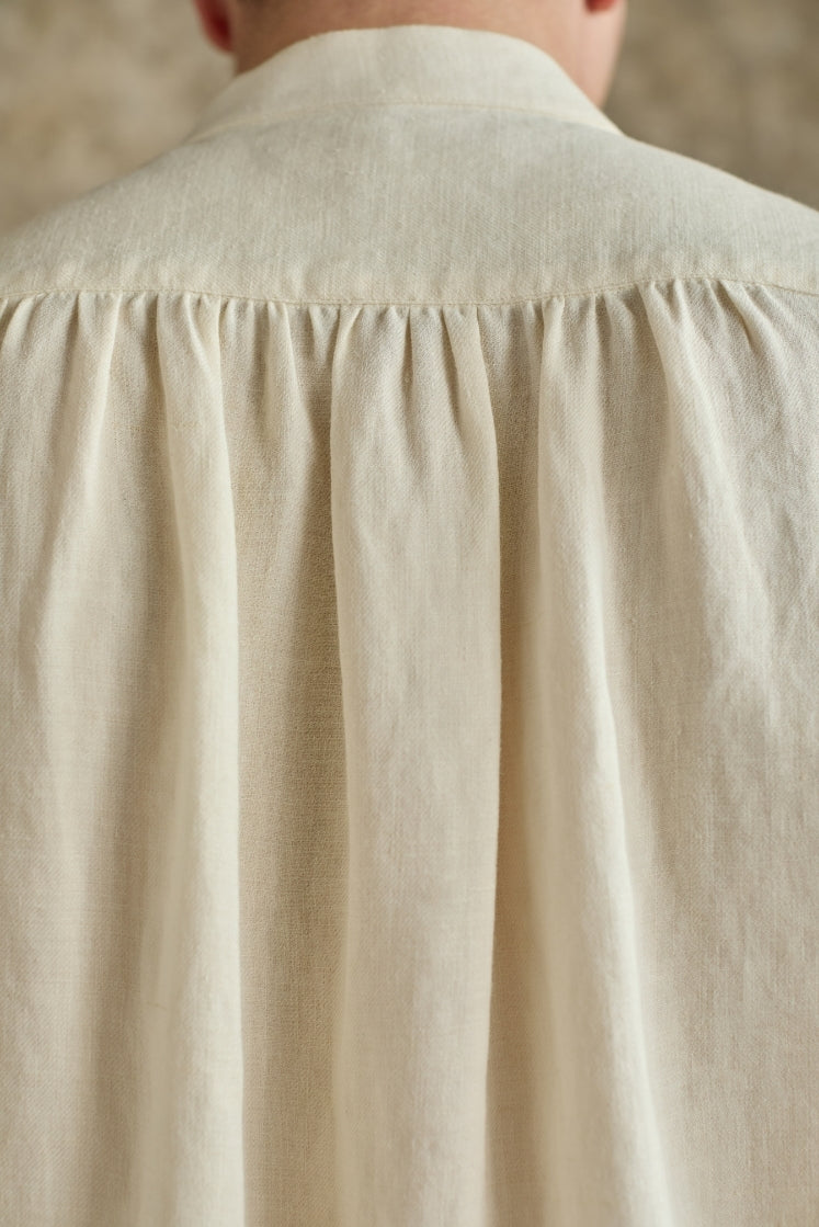 Chemise homme PEINTRE en lin et laine, fronces au dos. 