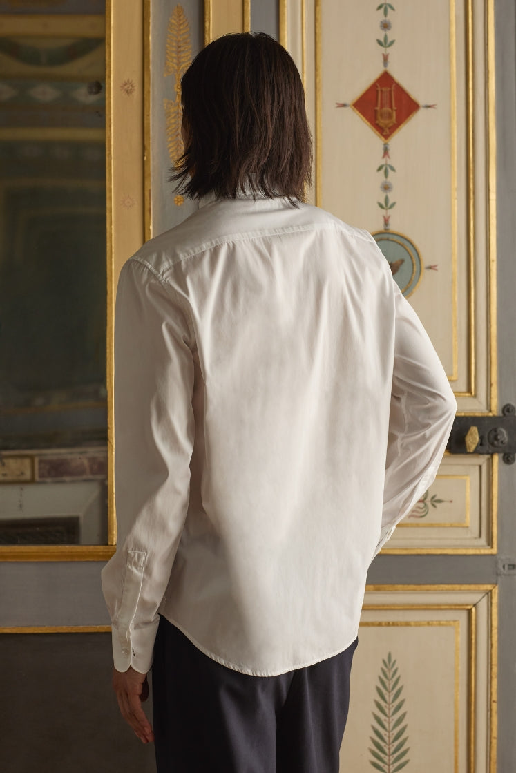 Chemise ÉCRIVAIN vue de dos, coupe ajustée. 